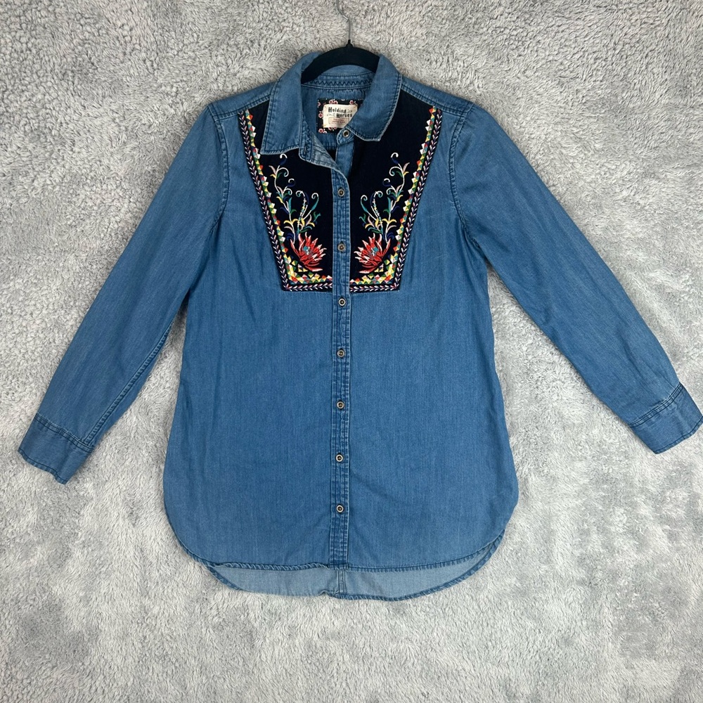 Beautiful!! Holding Horses Embroidered Long Sleeve Denim Shirt Women's, Size 2